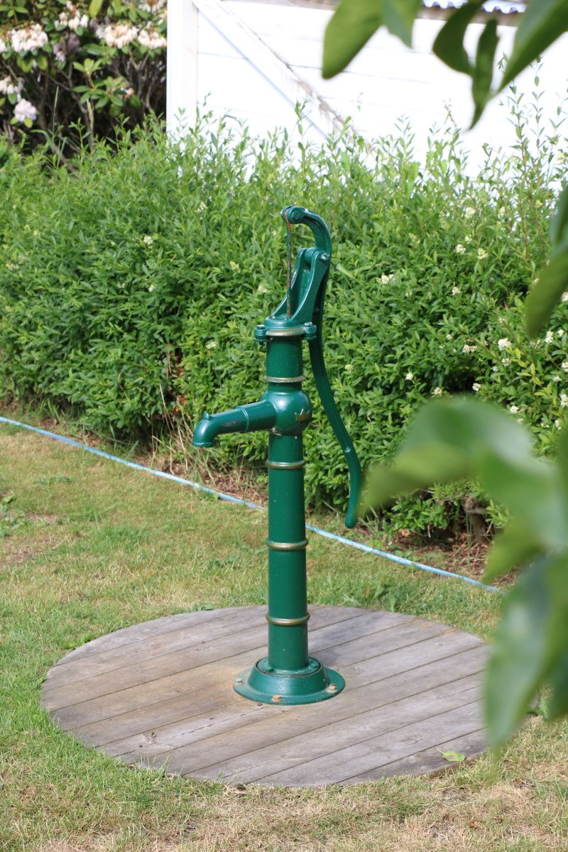 En gårdsbrunns pump
